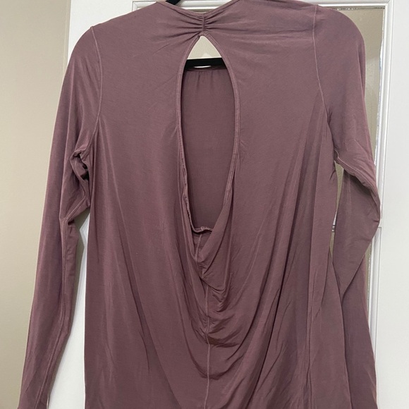 Lululemon top size 6 - Picture 2 of 2